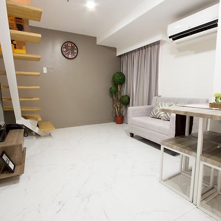 Oasis Regency @ Fort Victoria Bgc Taguig Exterior photo
