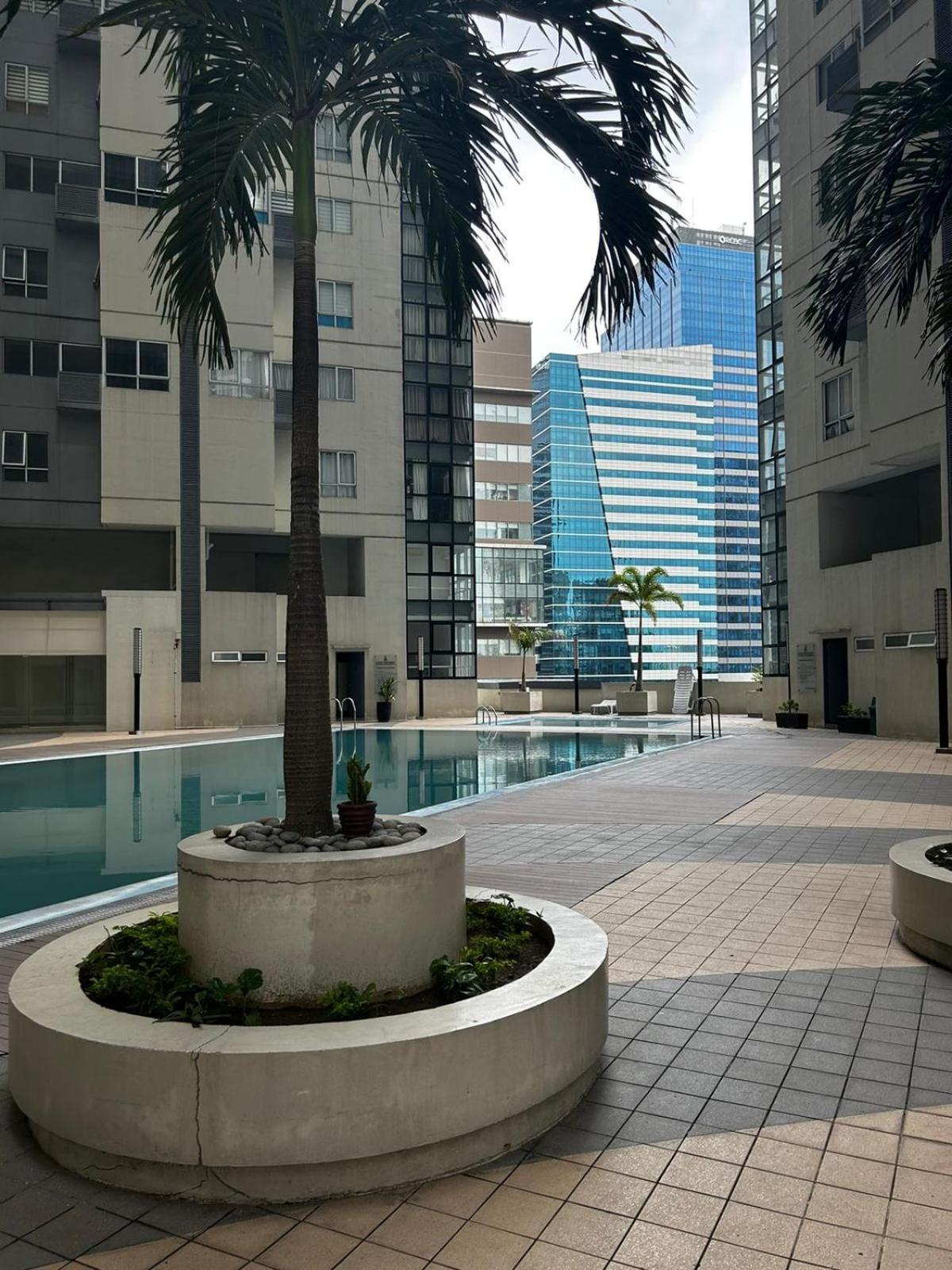 Oasis Regency @ Fort Victoria Bgc Taguig Exterior photo