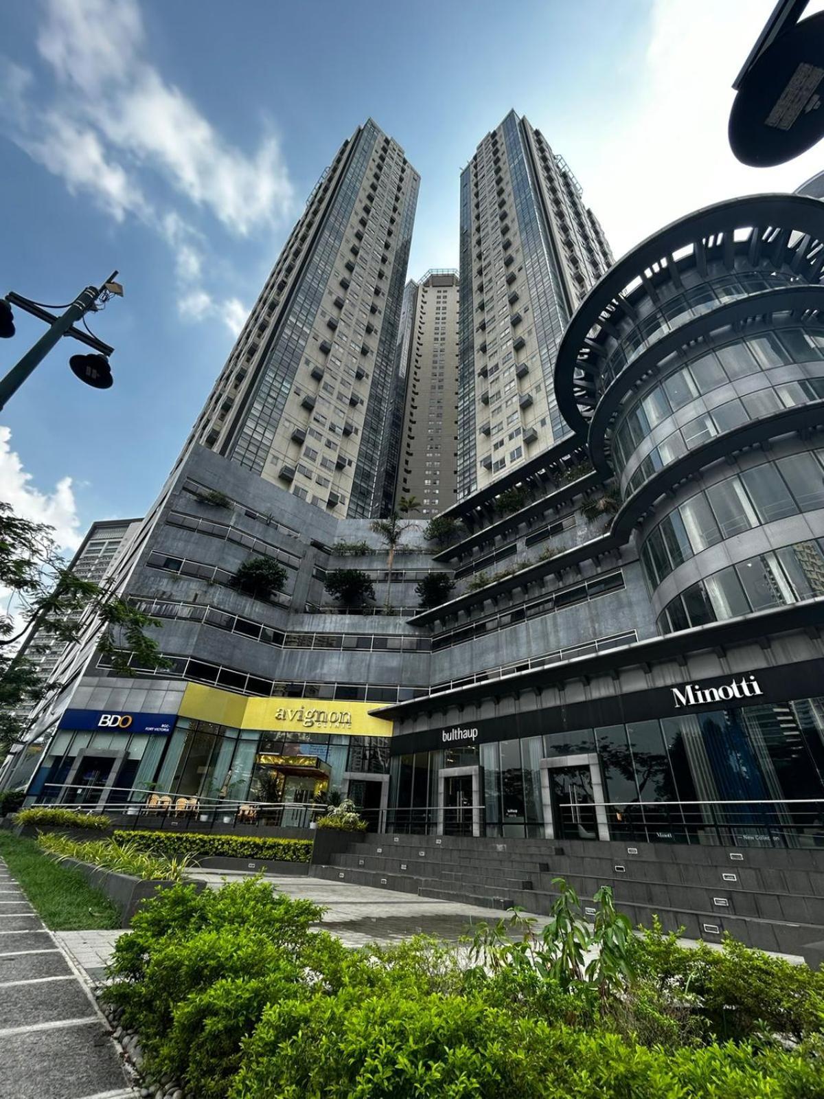 Oasis Regency @ Fort Victoria Bgc Taguig Exterior photo