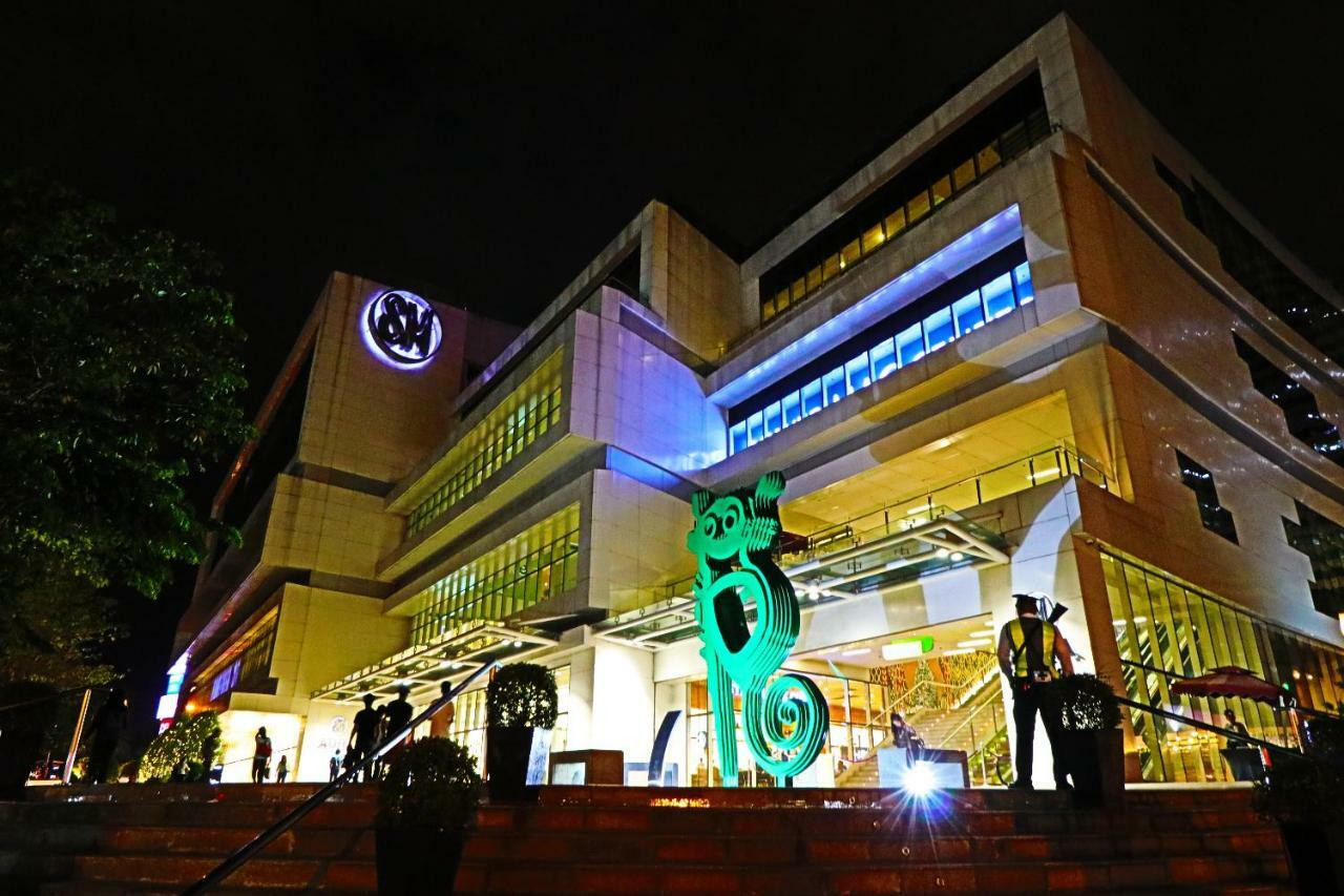 Oasis Regency @ Fort Victoria Bgc Taguig Exterior photo