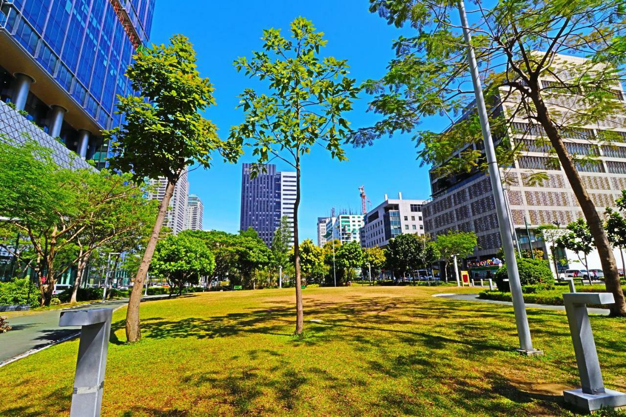 Oasis Regency @ Fort Victoria Bgc Taguig Exterior photo