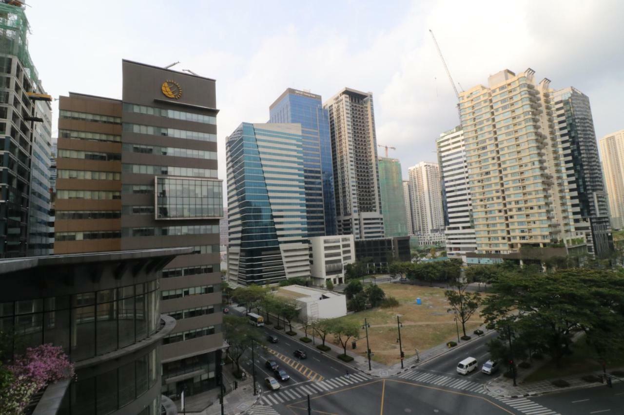Oasis Regency @ Fort Victoria Bgc Taguig Exterior photo